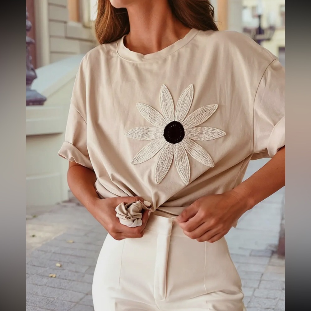 206. Crochet floral graphic drop shoulder T-shirt in cream